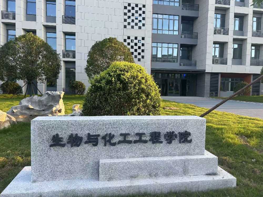 万秀区扬州职业大学体育场高杆灯项目